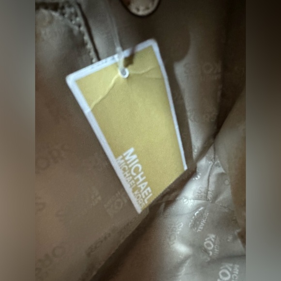 Michael Kors Jetset  Saffiano Leather Soft Satchel Purse Shoulder Handbag| NWT - Picture 7 of 14